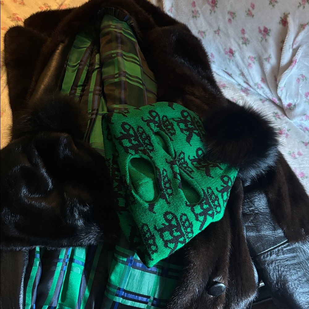 Custom Green and Black Pom-Pom Hat Set - Picture 5 of 6